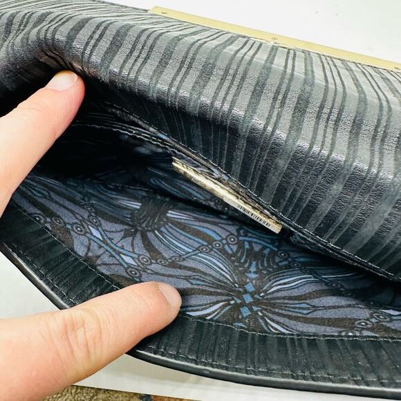 Sandra Roberts Women's Black Gold Bar Snap Closure Hand Clutch - Picture 5 of 8